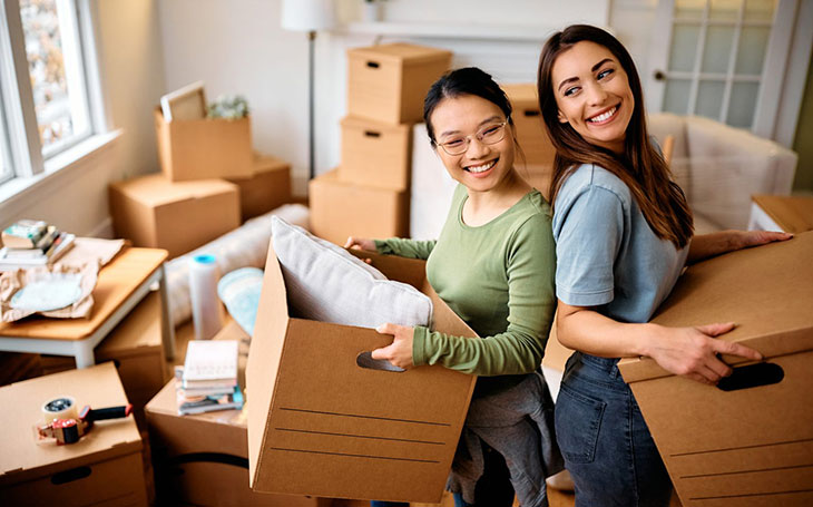Renters moving into a Dutch apartment